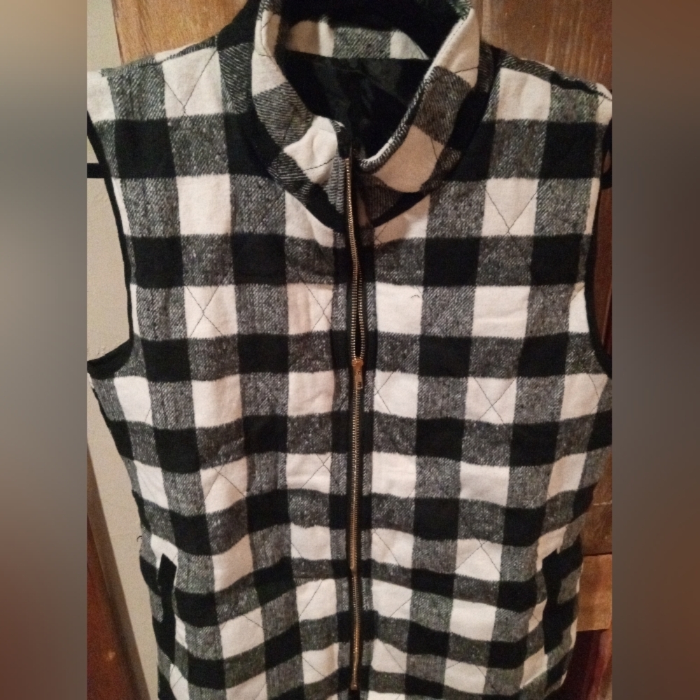 Black & White Buffalo Plaid Quilted Vest - Women (fits like a L/XL)